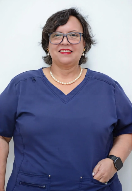 Dra Euderruh Uzcategui frente